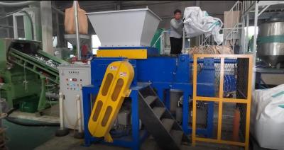 China 37KW Motor Jumbo Bags Single Shaft Shredder With Movable Feeding Hopper for sale