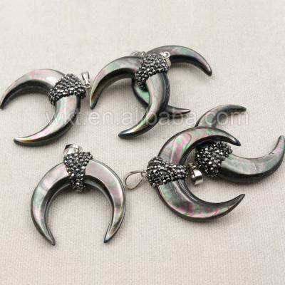 China Natural Crystal Crescent Moon Necklace Sliver Simple Shell Pendant WT-NP270 For Wholesale Crescent Necklace Design for sale