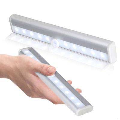 China Smart hallway LED sensor light, cabinet light, hallway light, battery type aluminum bar night light for sale