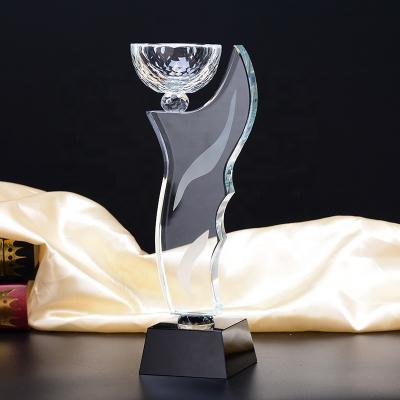 China Crystal Award Trophy Kristallen Trofee Logo Engrave Crystal Trophy Glass Crystal Trophy Ball Game Customized Sports Championship for sale