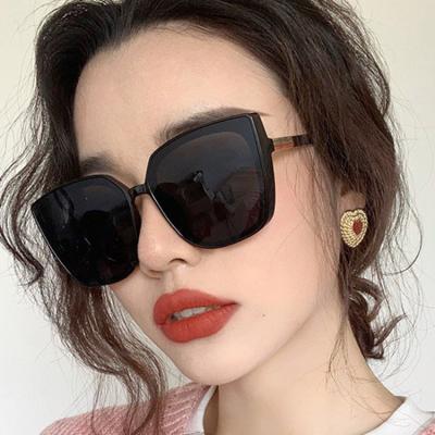 China Cat Eye 2021 newest fashion retro cat eye sunglasses men women square sunglasses custom wholesale custom eyewear shade glass for sale