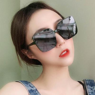 China Fashion Sunglasses 2021 Newest Fashion Stud Sunglasses Men Women Square Eyewear Shade Glasses Custom Made Glasses Newest Fashion Stud for sale