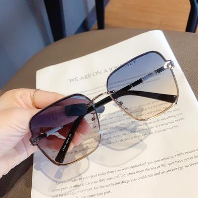 China Vintage Celebrity Personality Ladies Sunglasses Women Eyewear Shade Sun Glass UV Polarized Glasses Anti Retro Fashion Sun Glasses for sale