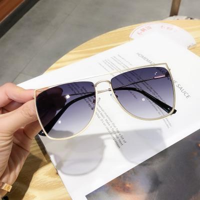 China Fashion Sunglasses 2021 Newest Retro Metal Frame Square Slim Celebrity Gradient Trendy Sunglasses Women Eyewear Shade Sun Glass Glasses for sale