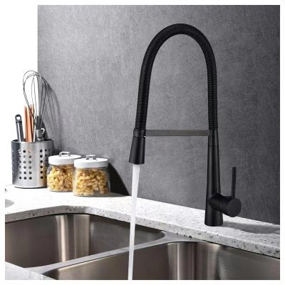 China Pull Down Spray Brass European Gold Matte Black Kitchen Faucet with Pull Down Sprayer à venda