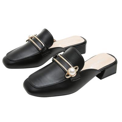 China Factory direct sales 2021 new anti-skid Baotou sandals and slippers female pearl lazy flat shoes for sale