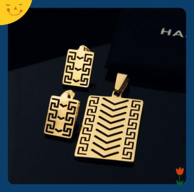 China Fashion Hot Wholesale 18k Gold Full Stainless Steel Jewelry Set for sale