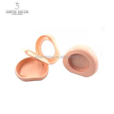 China Eco-friendly Plastic Packaging Heart Shaped Empty Compact Powder Container With Mirror Custom Makeup Compact Powder Case for sale