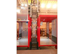 China Single / Double Car 2700kg Industrial Elevators with Mast Hot-dip Galvanized for sale