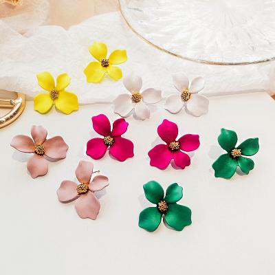 China Creative New Fashion Factory Resin Hyperbole Acrylic Flower FASHION Earring Earring For Women for sale