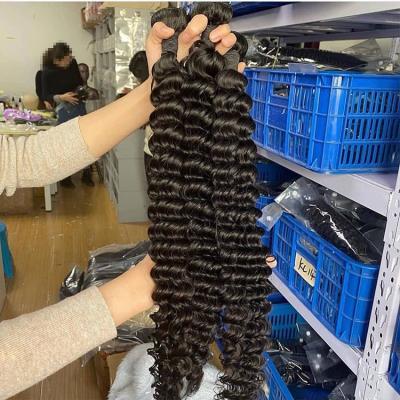 China Good Quality Brazilian Deep Wave Curly Raw Virgin Human Hair Extension à venda