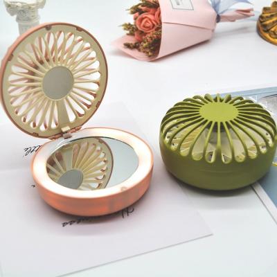 China Small Usb Portable Lady's Best Selling Mini Size Best Selling Stand Desk Mini Led Light Makeup Mirror Cute Portable Fan for sale