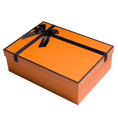 China Recyclable Custom Design Printed And Raw Paper Recyclable Lid Box Gift Box Packaging Box For Clothing for sale