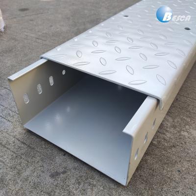 China Steel Cable Tray With Flower-Typed Aluminum Alloy Plate Cover Anti-slippery and Anti-grinding for sale