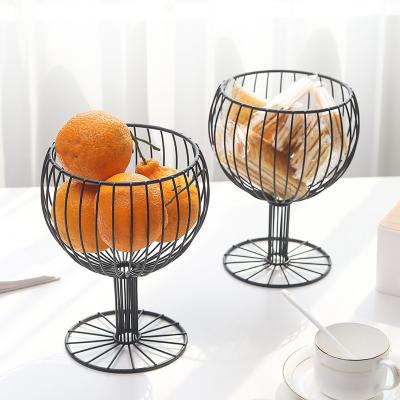 China 2021 New Iron Drain Creative Kitchen Fruit Basket Viable Art Desktop Storage Wine Glass Storage Fruit Tray Simple Home Living Room for sale