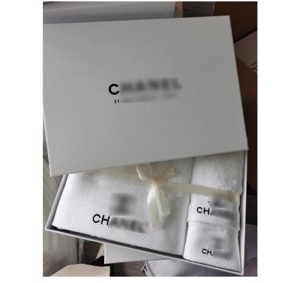 China 100% Cotton Christmas Towel Gift Box Set Wedding Gift Disposable Napkin With Box Gift Boxes For Napkins for sale