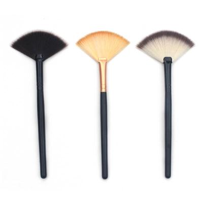 China Facial Face Brushes Fan Mask Brush Wooden Handle Applicator Brushes OEM Black Synthetic Hair Anti-Sheeding Makeup Tools Soft Nylon Hair for sale