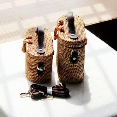 China Handmade Fashion Summer Square Rattan Bag Weave Straw Shoulder Cross - Body Bags With Leather Handle for sale