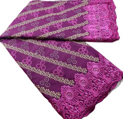 China afrikanische Spitzenstoffe nigerianisches Kleid für Damenkleid Stickerei Baumwollgewebe Allover Tschechische Steine Voile Spitzen senegalische Baumwollspitzen zu verkaufen