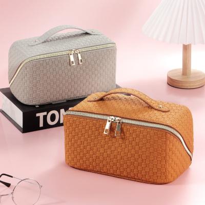 China Custom Fashion Makeup Pouch Bag Travel Toiletry Bag Clear Cosmetic Bags And Cases For Women for sale