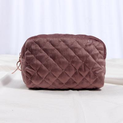 China Lightweight Velvet Cosmetic Bag Customize OEM Packaging Bags For Cosmetics With Pearl Travel Makeup Bag Cosmetic Case Vanity Pouch for sale