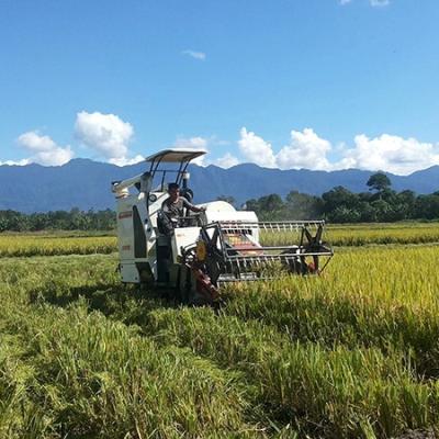 China Agricultual machinery world 102HP 4lz-5.0 rice and wheat combine harvester for sale for sale