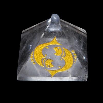 Cina Wholesale China Crystal Clear Quartz Crystal Pyramid high quality with logo in vendita