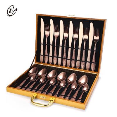 China Sustainable Wedding Gift Hammered Pattern Handle 24 Piece Cutlery Set Stainless Steel Flatware Sets for sale