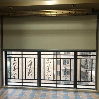 China Outdoor Vintage Customized Zipper Track Screen Motorized Windproof Roller Blinds For Patio Balcony for sale