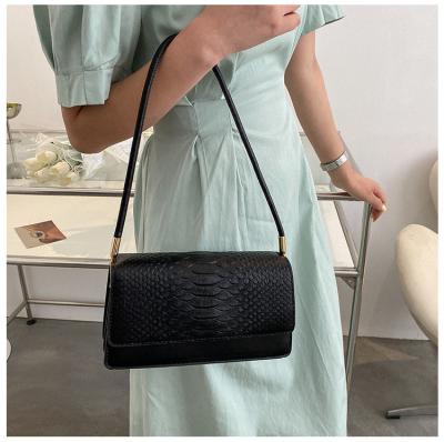 China Fashion Fashion solid color Underarm Bag Women 2022 New Fashion Chain Simple Crossbody Shoulder Handbag for sale