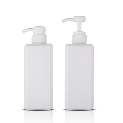 China 600ML PET Flat Cosmetic Bottle Square 100% Plastic Lotion Bottle Shampoo Bottle for sale