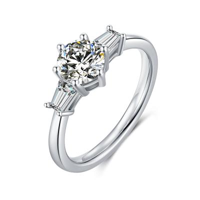 China FASHIONABLE engagement wedding ring moissanite ring 18k white gold high quality for sale