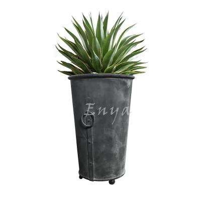 China Modern Metal Tall Planter Large Outdoor Vertical Metal Garden Planters Pots for sale