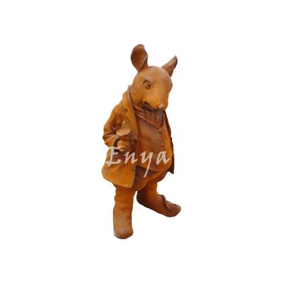 China EUROPEAN Rustic Metal Outdoor Garden Ornaments Statues Decorative Peter Rabbit Rat Animal Lawn Sculpture for sale