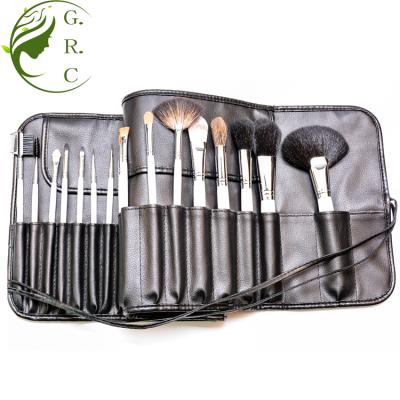 China Angular Blush Multi-use Premium Animal Hair 32pcs Professional Wooden Makeup Brush Set With PU Case en venta