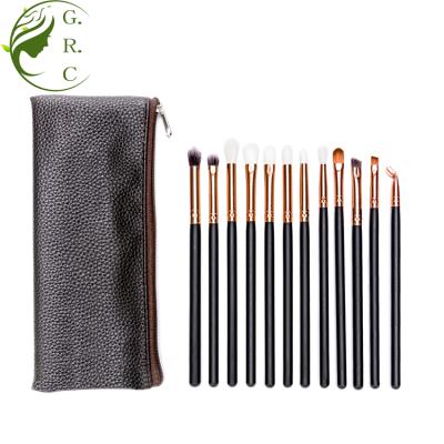 中国 Angular Blush Free 12pcs Cosmetics Eyeshadow Make Up Brushes Rose Gold Makeup Brush Set 販売のため