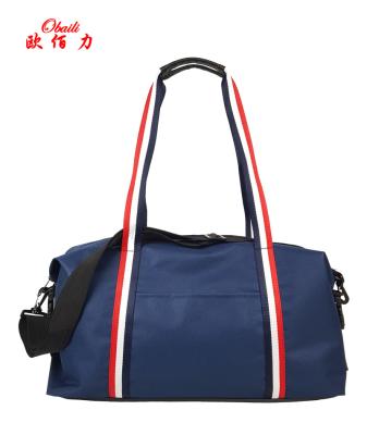 China Fashion Weekend Customized Color Duffle Bag Unisex Duffel Bag With Zipper Polyester Fashion Outdoor Activities for sale