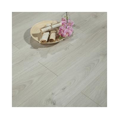 China Modern Cheap Laminate Flooring Piso Laminado Painted Beveled Waterproof Wood Laminate Flooring for sale