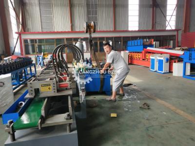 China Máquina completamente automática del techo de la barra de la quilla T del techo T para la rejilla del techo t en venta