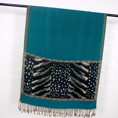 China Double manufacturer fashion leopard print pattern lady scarf wholesale pashmina scarf for sale