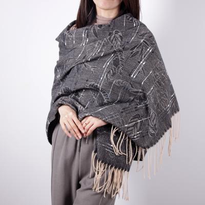 China Designer Casual Fashionable Knitting Scarves European And American Lady Scarf for sale