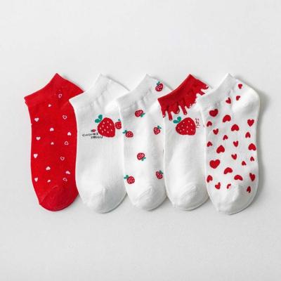 China New Design HY-778 2022 QUICK DRY Fruit Girl Strawberry Fast Shipping Women's Low Cut Red Heart Boat Sock for sale