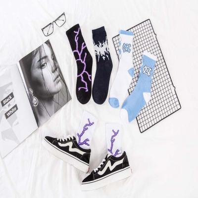 China HY-783 Sporty Fast Shipping Fashion Couple Lightning Socks Hip Hop Snap Sock Unisex Cotton Long Tube For Man And Women for sale