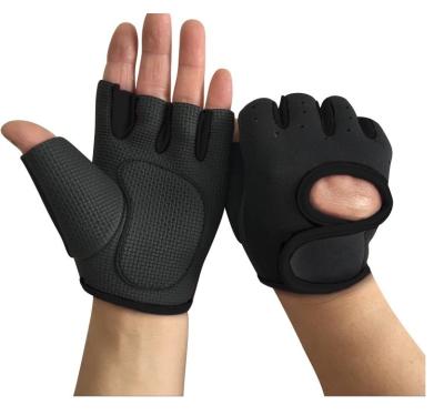 China Comfortable Fitness Customized Unisex Rubber Functional Training Comfortable Gym Sport Fitness Half-Finger Fitness Glove Customized Color for sale