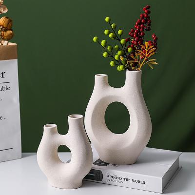 China Modern Home Decoration Accessories Modern Ceramic Vases for Home Decor Living Room Flower Pot Abstract Art Sculpture Flower Vase for sale