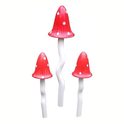 China Mushroom Stake Eco-Friendly Ceramic Jingle Polka Dot Red Garden Mushroom Ornament for sale