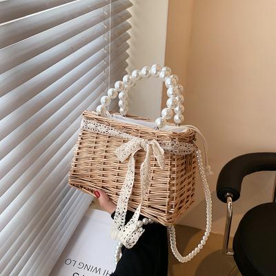 China New 2022 Summer Fresh And Sweet Ladies Beach Straw Vintage Art Rattan Handbag Pearl Chain Shoulder Messenger Bag for sale