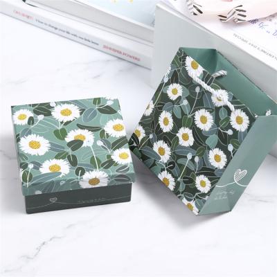 China Handmade Custom Magnetic Paper Cardboard Gift Packaging Boxes Credit Card Gift Box for sale