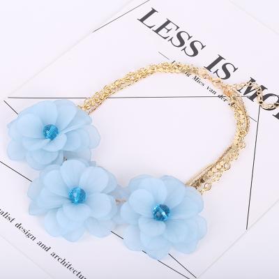 China New Fashion Jewelry Women Chunky Flower Necklace Acrylic Flower Romantic Statement Necklace for sale