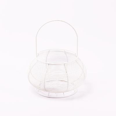 China Sustainable Critically Acclaimed Kitchen Round Wire Egg Basket With Handle for sale